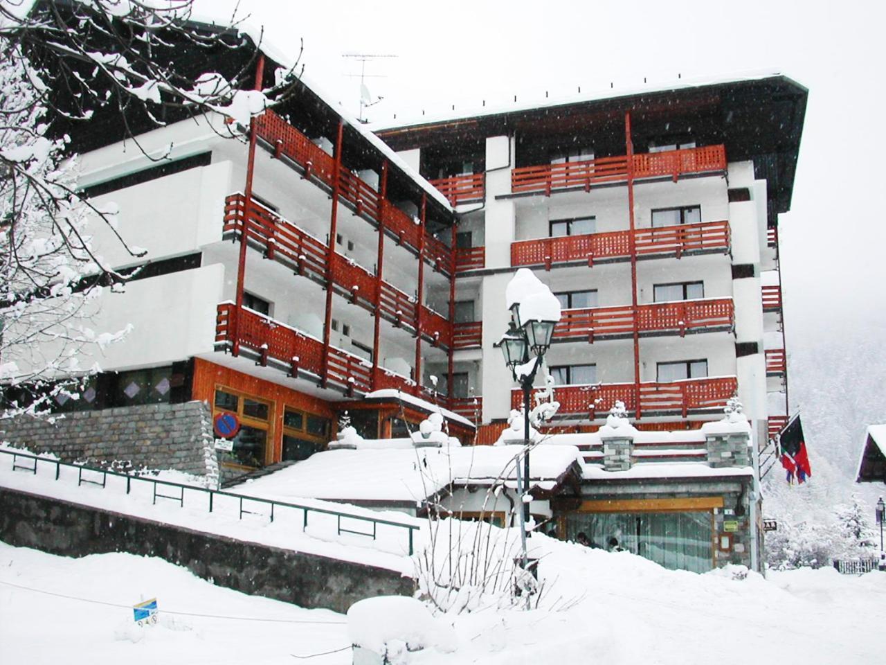HG Hotel Italia Brusson Esterno foto
